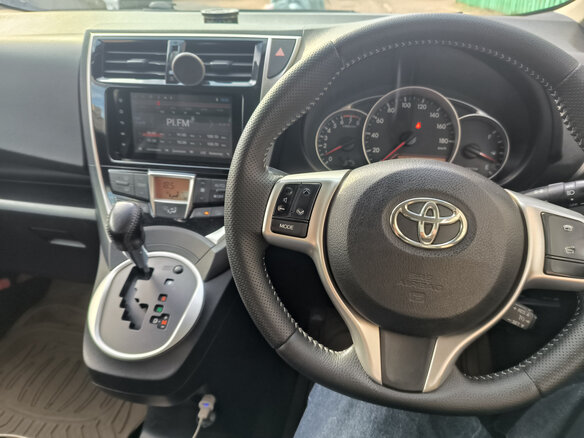 2014 Toyota Ractis II, серебристый, 865000 рублей - вид 6