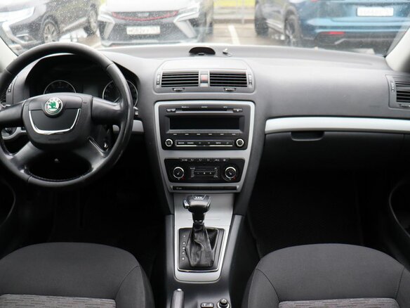 2011 Skoda Octavia II (A5) Рестайлинг, белый, 690000 рублей - вид 12