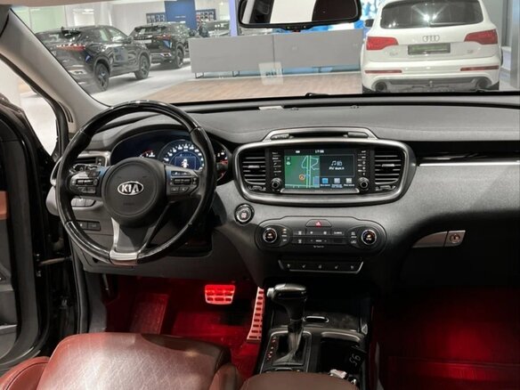 2017 Kia Sorento III Prime, чёрный, 2250000 рублей - вид 5