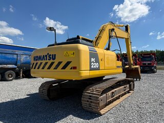 2019 Komatsu PC220-8, жёлтый, 8300000 рублей, вид 2