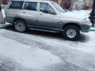 2002 SsangYong Musso I Рестайлинг, серебристый, 500000 рублей, вид 2