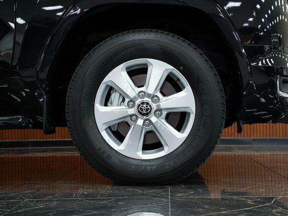 2026 Toyota Land Cruiser 300 Series, чёрный, 13881660 рублей - вид 8