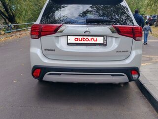 2019 Mitsubishi Outlander III Рестайлинг 3, белый, 2050000 рублей, вид 5
