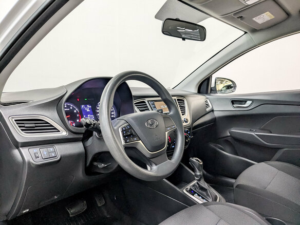 2022 Hyundai Solaris II Рестайлинг, белый, 1460000 рублей - вид 15
