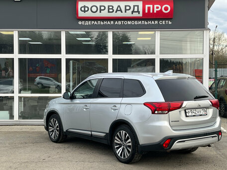 2019 Mitsubishi Outlander III Рестайлинг 3, серебристый, 1999000 рублей, вид 3