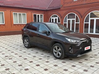 2022 Toyota RAV4 V (XA50), коричневый, 2800000 рублей, вид 3