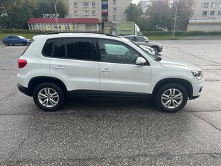 2016 Volkswagen Tiguan I Рестайлинг, белый, 1420000 рублей, вид 3