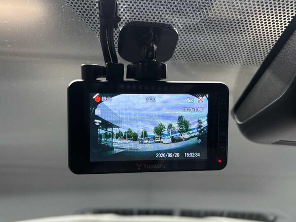 2023 Toyota Yaris IV, белый, 1052000 рублей - вид 27