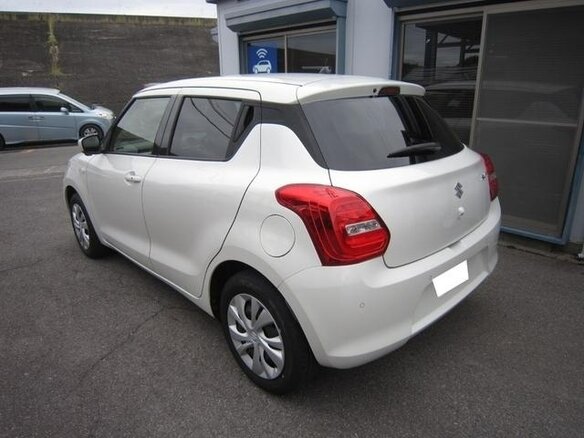 2023 Suzuki Swift V Рестайлинг, белый, 990000 рублей - вид 6