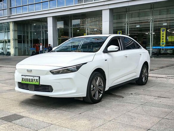 2023 Geely Geometry A, белый, 1650000 рублей - вид 2