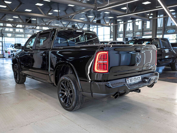 2026 Ram 1500 Crew Cab eTorque V Рестайлинг, чёрный, 11478302 рублей - вид 1