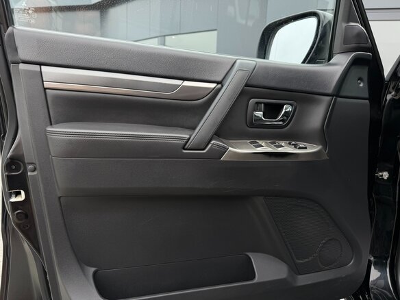2014 Mitsubishi Pajero IV Рестайлинг 1, чёрный - вид 30