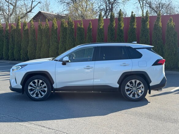 2022 Toyota RAV4 V (XA50), белый, 2790000 рублей - вид 3