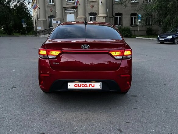 2017 Kia Rio IV, красный, 1100000 рублей - вид 2