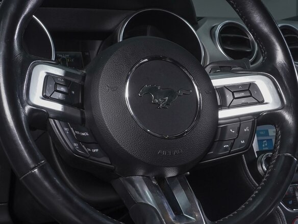 2019 Ford Mustang VI Рестайлинг, белый - вид 22
