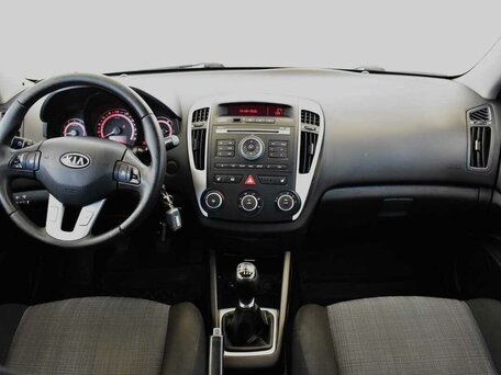 2010 Kia Ceed I Рестайлинг, серебристый, 800000 рублей, вид 5