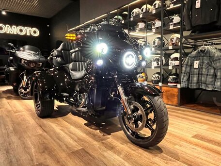 2021 Harley-Davidson CVO Tri Glide, фиолетовый, 7990000 рублей, вид 3
