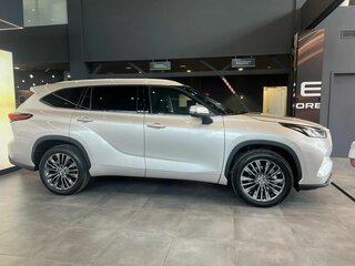 2026 Toyota Highlander IV (XU70), серый, 5549000 рублей, вид 4