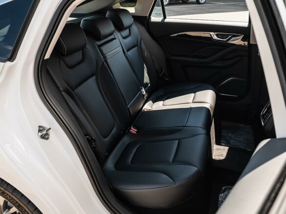 2024 FAW Bestune B70 I Рестайлинг, белый - вид 6