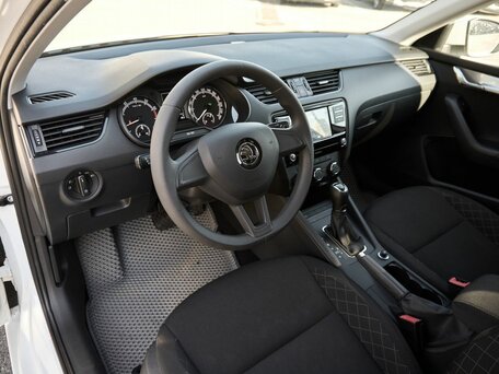 2020 Skoda Octavia III (A7) Рестайлинг, белый, 1648000 рублей, вид 5