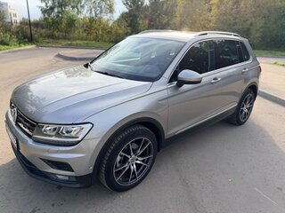 2018 Volkswagen Tiguan II, серебристый, 2650000 рублей, вид 1