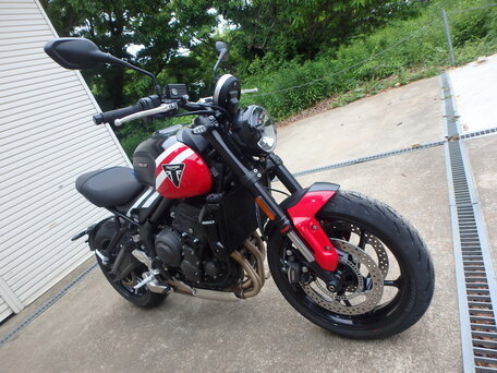 2026 Triumph Trident 660, красный, 1050000 рублей, вид 1