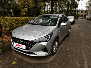 2021 Hyundai Solaris II Рестайлинг, серебристый, 1850000 рублей, вид 1