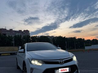 2017 Toyota Camry VII (XV50) Рестайлинг 2, белый, 2300000 рублей, вид 3