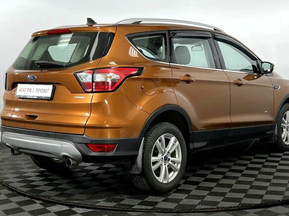 2018 Ford Kuga II Рестайлинг, коричневый, 1670000 рублей - вид 5