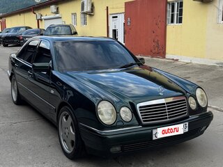 1997 Mercedes-Benz E-Класс 230 II (W210, S210), зелёный, 700000 рублей, вид 2