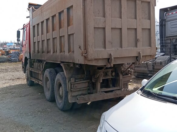 2022 Sinotruk Howo ZZ3327, красный, 2830000 рублей - вид 4
