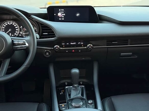 2023 Mazda 3 Axela IV (BP), красный, 1540000 рублей - вид 16