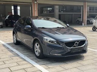 2017 Volvo V40 II Рестайлинг, синий, 1300000 рублей, вид 1