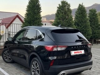 2022 Ford Escape IV, чёрный, 1990000 рублей, вид 4