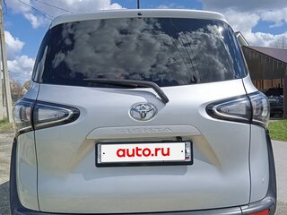 2022 Toyota Sienta II Рестайлинг, серебристый, 1700000 рублей, вид 5