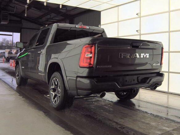 2025 Ram 1500 Crew Cab V Рестайлинг, серый, 6900000 рублей - вид 3