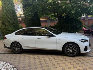 2024 BMW 5 серии 523d VIII (G60/G61/G68), белый, 7200000 рублей, вид 5