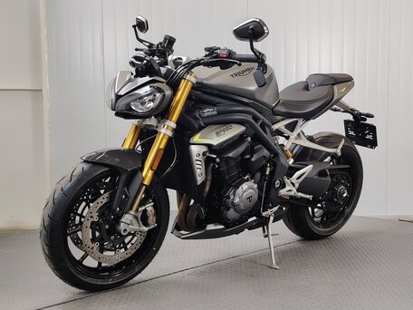 2021 Triumph Speed Triple, серый, 1169000 рублей, вид 4