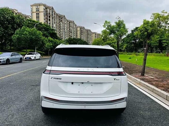 2025 Aion Y Plus 51.9 kWh, белый - вид 6