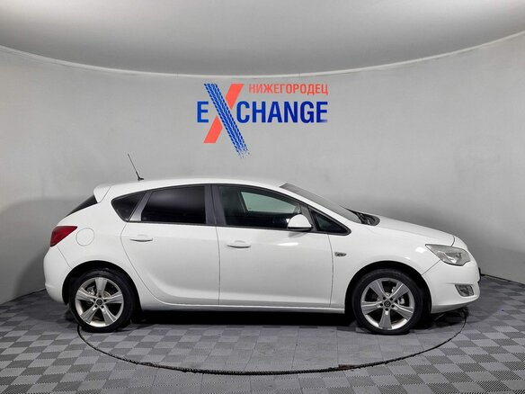 2011 Opel Astra J, белый, 518000 рублей - вид 4