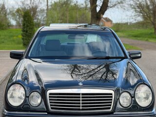 1998 Mercedes-Benz E-Класс 320 II (W210, S210), чёрный, 1000000 рублей, вид 2
