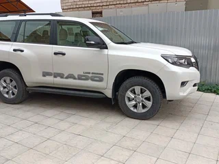 2021 Toyota Land Cruiser Prado 150 Series Рестайлинг 3, белый, 5100000 рублей, вид 1