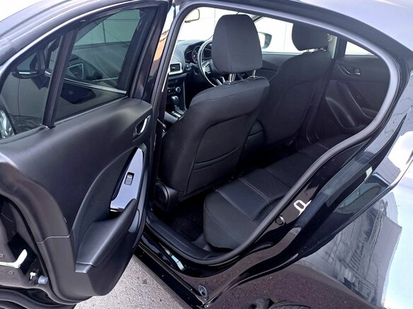 2018 Mazda 3 III (BM) Рестайлинг, чёрный, 1744000 рублей - вид 11
