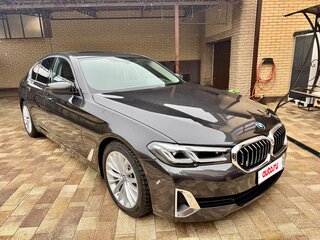 2021 BMW 5 серии 520i VII (G30/G31/G38) Рестайлинг, чёрный, 5000000 рублей, вид 2