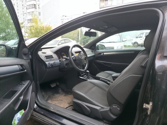 2010 Opel Astra GTC H Рестайлинг, чёрный - вид 4