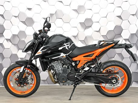 2023 KTM 890 Duke GP, чёрный, 899000 рублей, вид 4