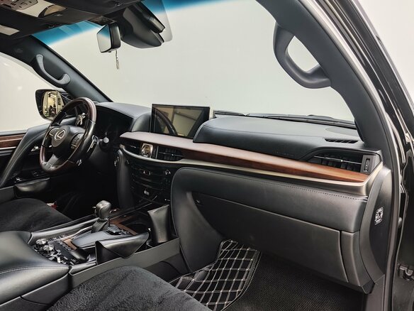 2017 Lexus LX 570 III Рестайлинг 2, чёрный, 8300000 рублей - вид 21