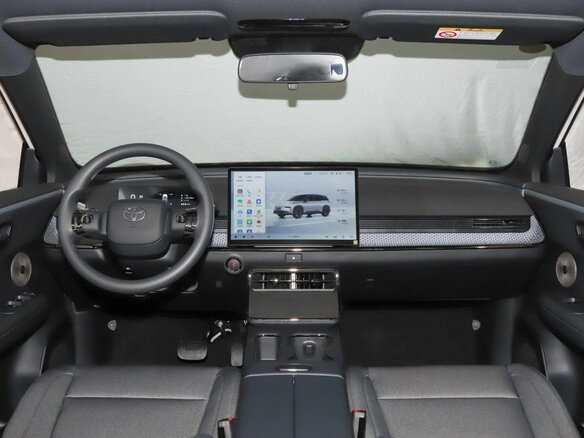 2026 Toyota bZ3X 58.3 kWh, серебристый, 2700000 рублей - вид 9