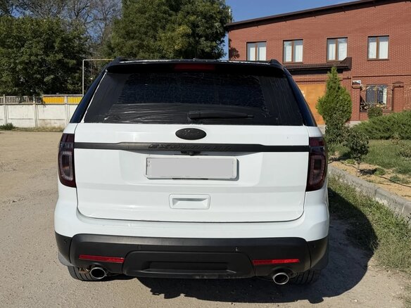 2015 Ford Explorer V, белый, 1850000 рублей - вид 3