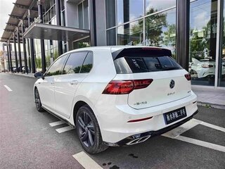 2023 Volkswagen Golf VIII, белый, 1760000 рублей, вид 3
